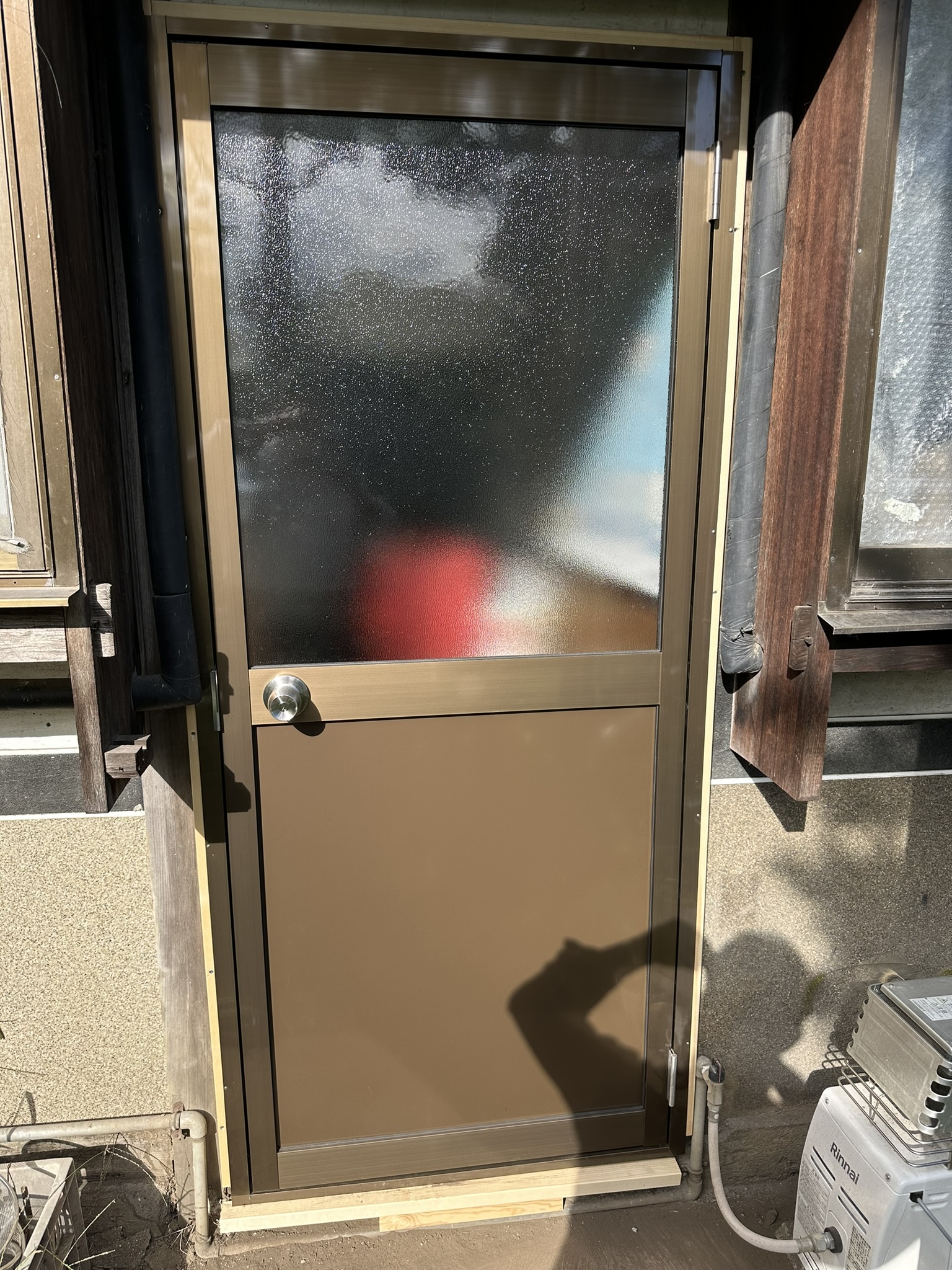 勝手口ドア・室内ドア入替